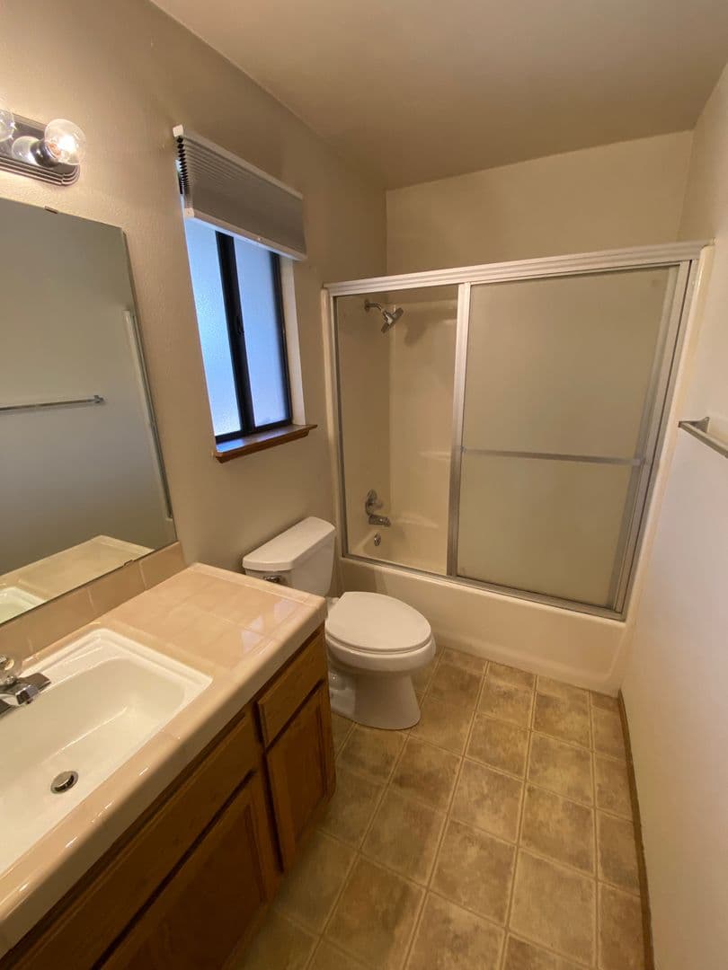 Visalia House: 1348 East Ferguson Court