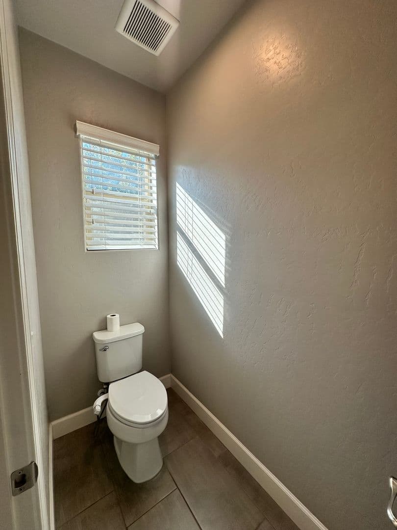 Visalia House: 2001 W Flagstaff Ave