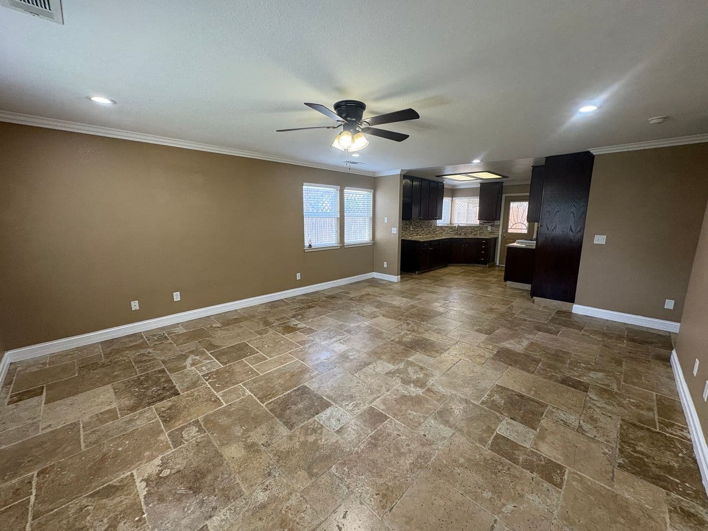 Visalia House: 744 West Buena Vista Ave