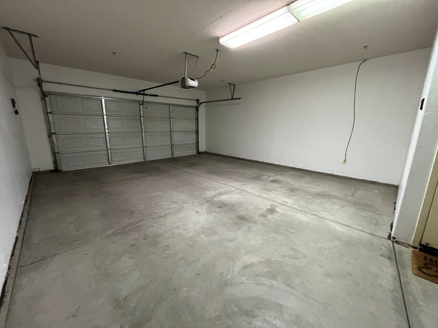 Porterville House: 2139 W Clare Ave