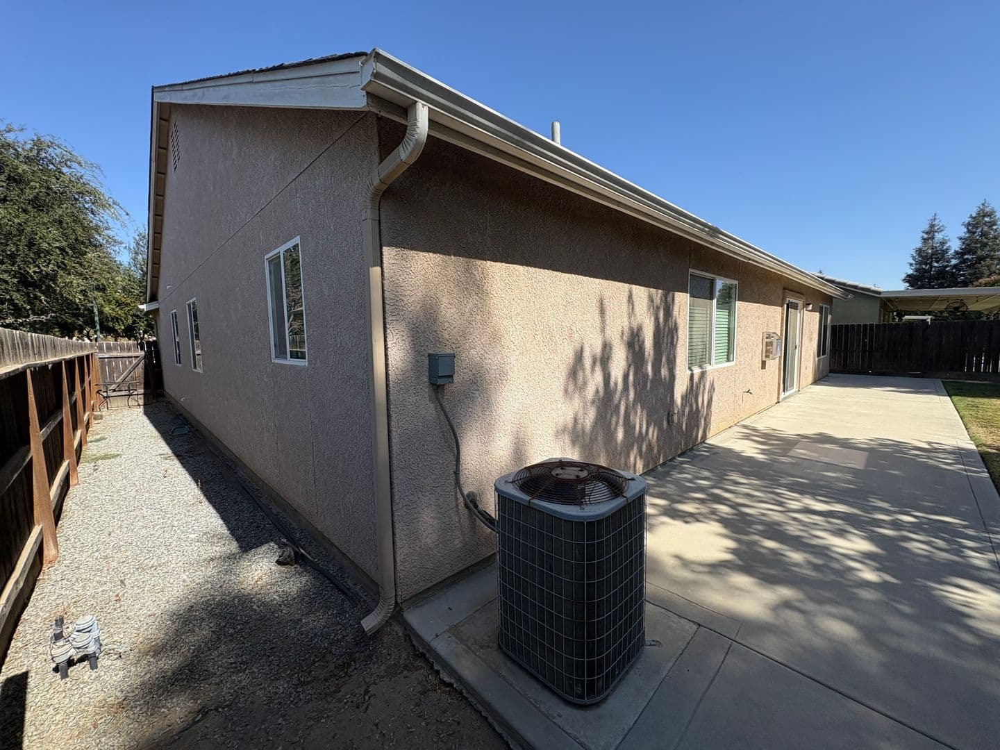 Visalia House: 2967 West Jerome Ave