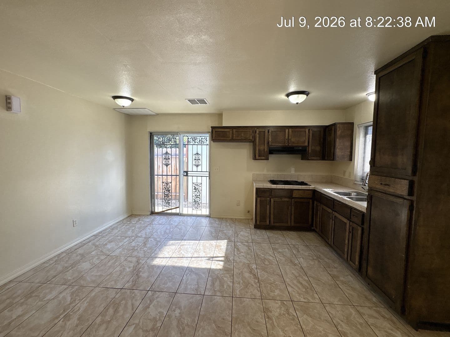 Visalia Apartment: 415 North West St
