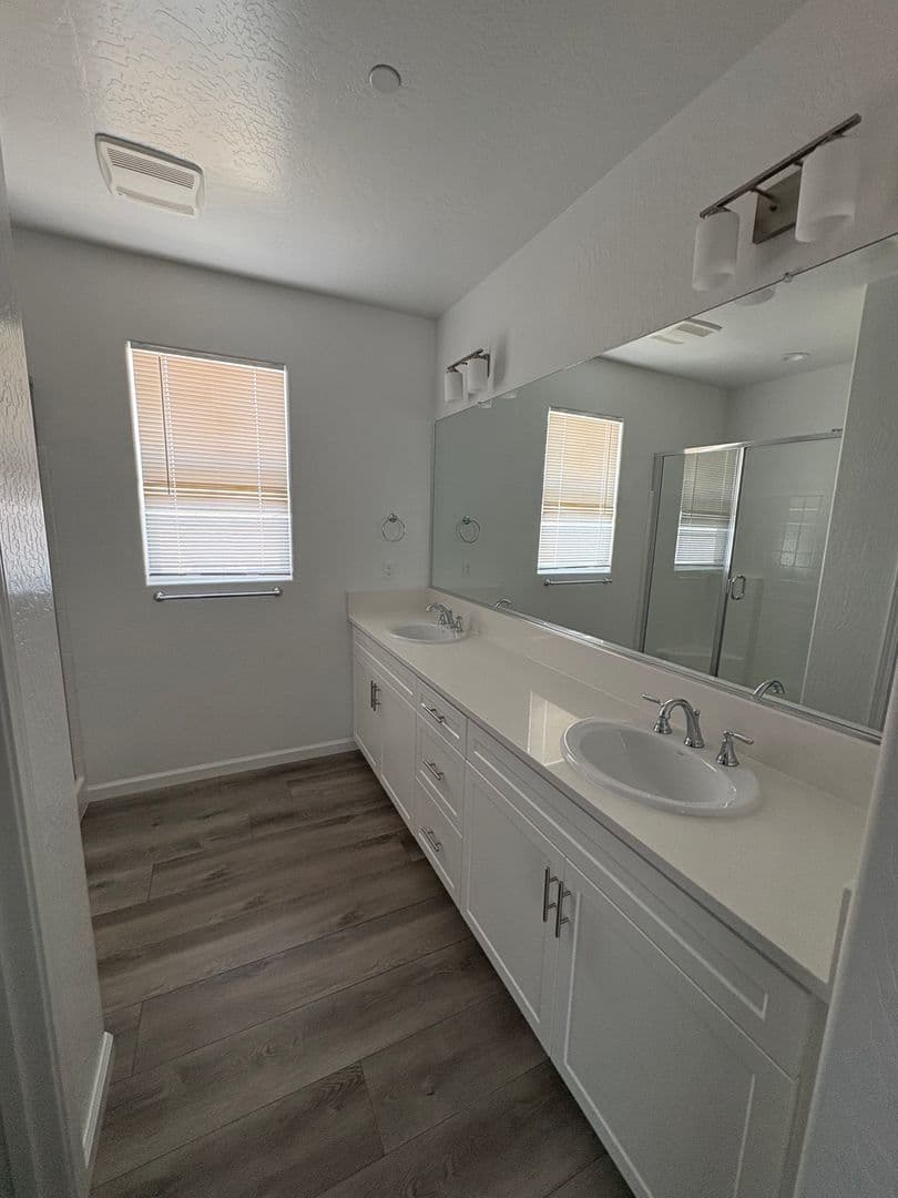 Visalia House: 1005 West Sedona Ave