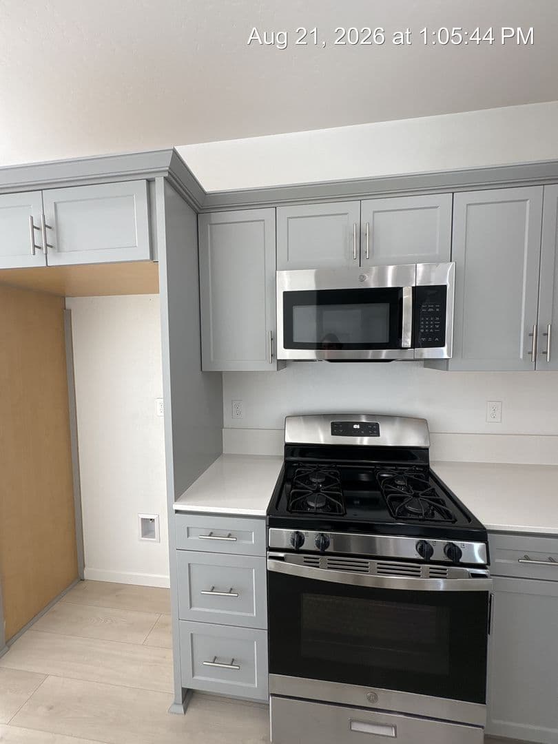 Visalia House: 3049 N Dudley St