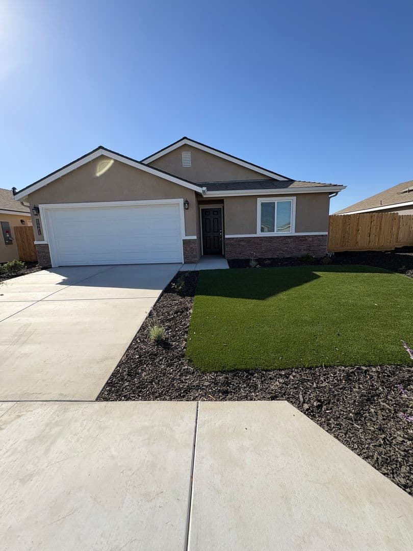 Visalia House: 30643 Marigold Road