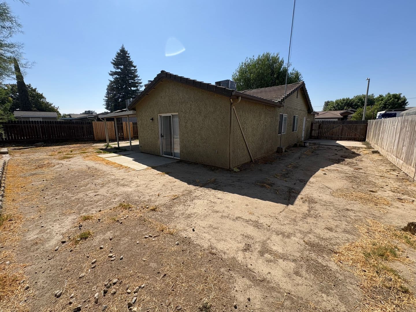 Visalia House: 2324 West Delta Ave
