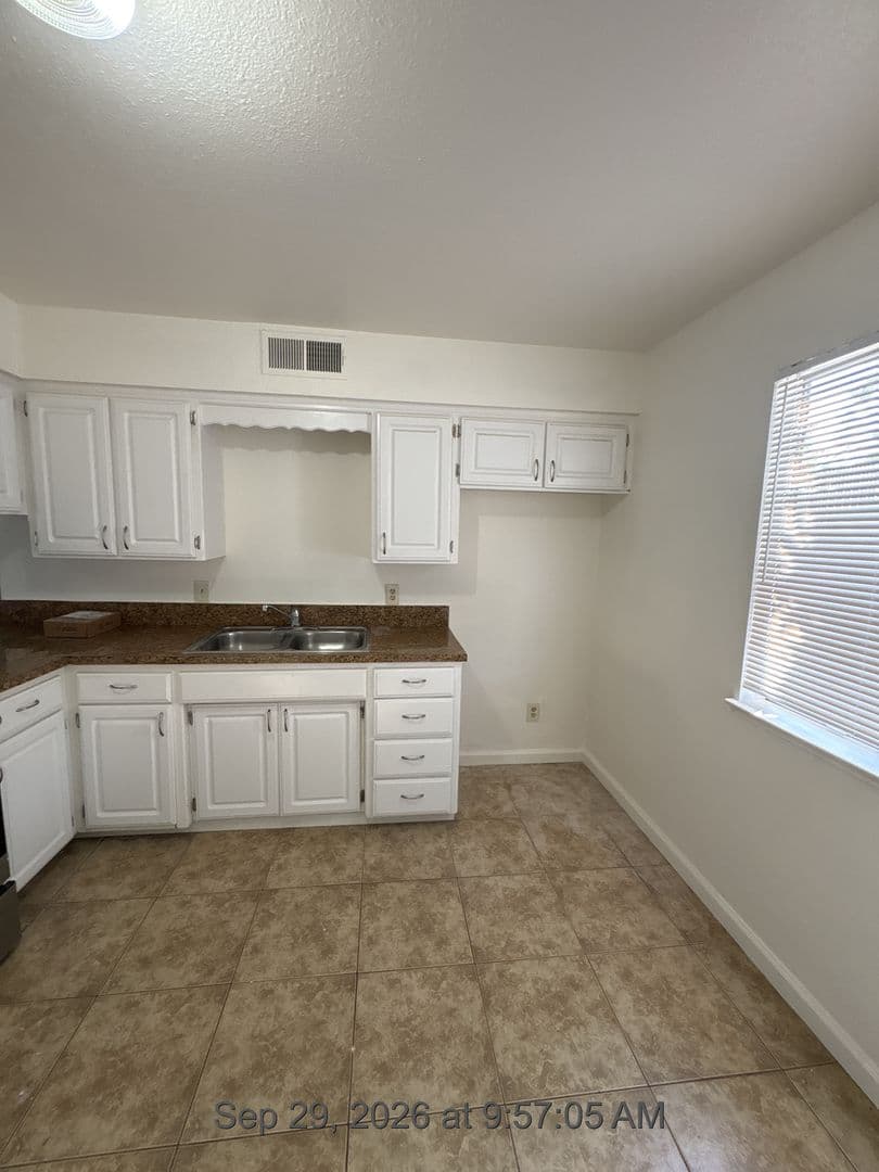 Exeter Apartment: 320 North E Street