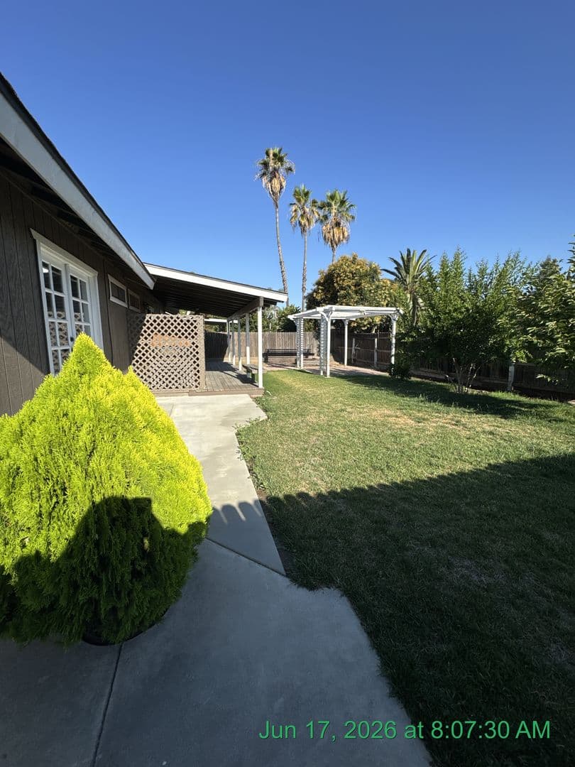 Visalia House: 2601 S Kloth Dr