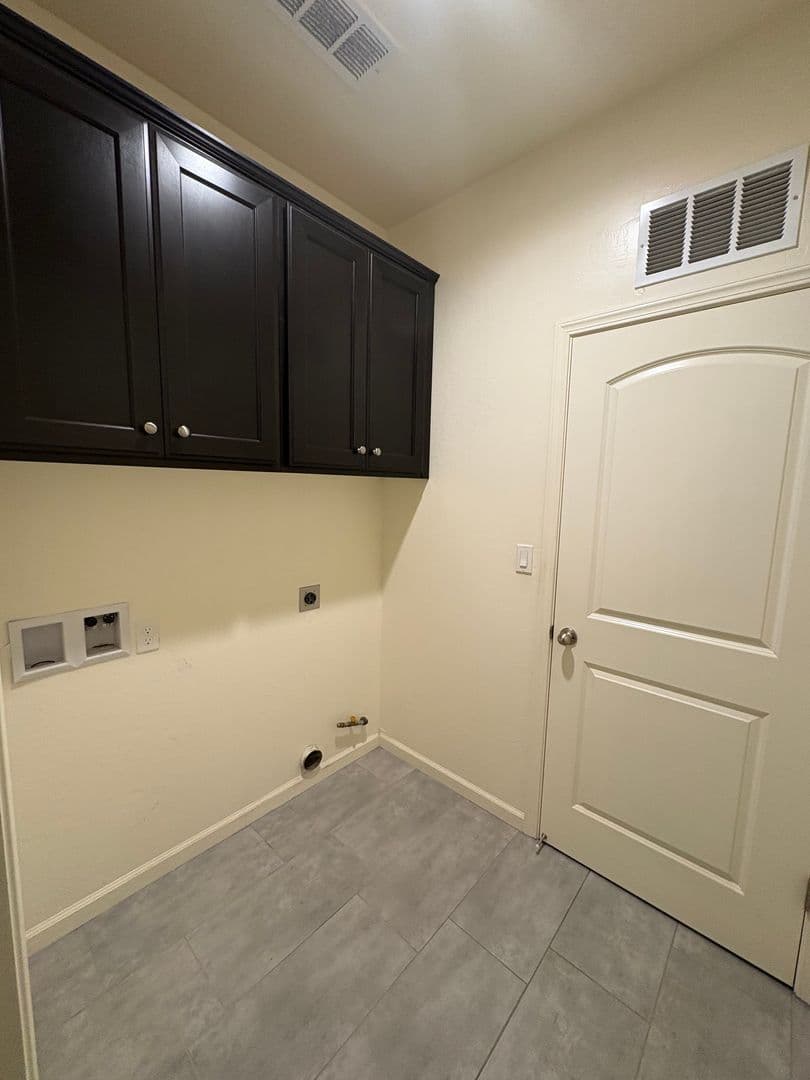 Tulare House: 3272 Manchester St