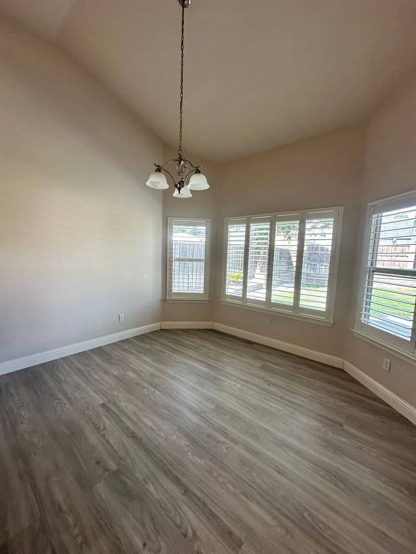 Visalia House: 239 North Preston St