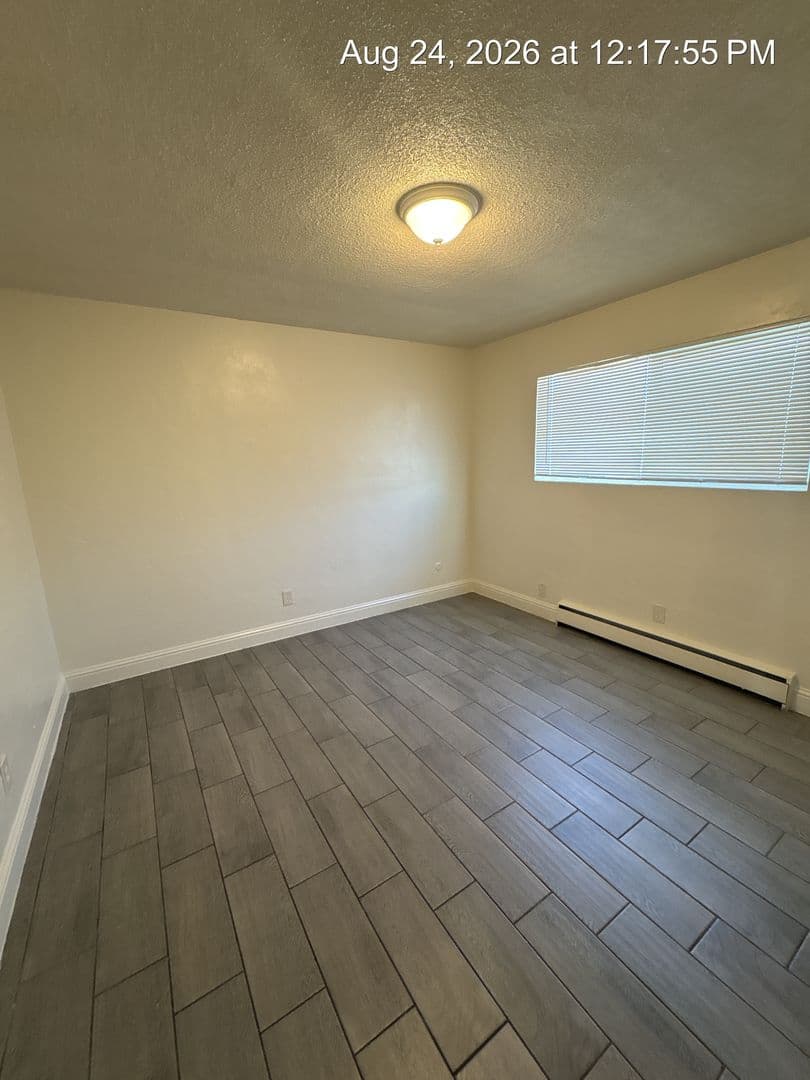 Tulare Apartment: 340-352 S Blackstone St