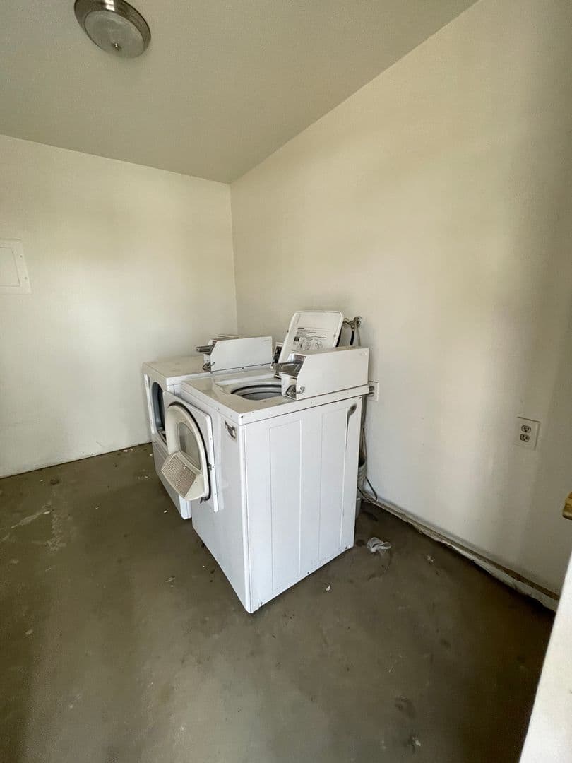 Visalia Apartment: 1649 East Douglas Ave