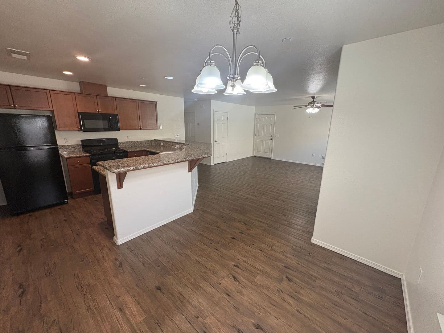 Tulare House: 2109 Bella Oaks Drive