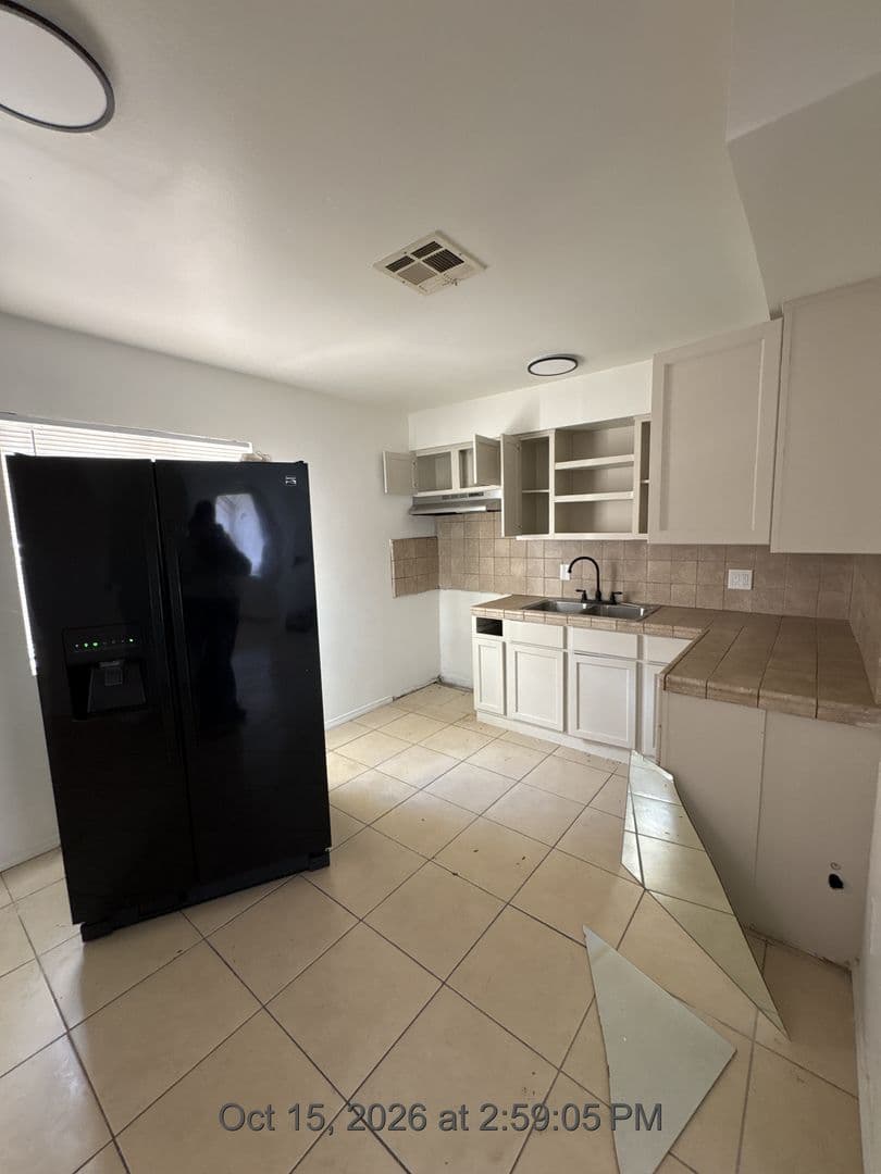 Dinuba House: 240 W Whittaker Way
