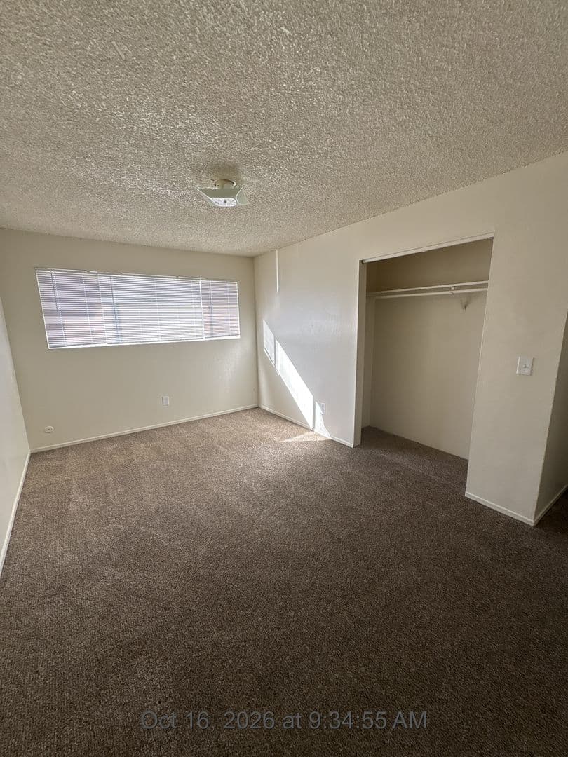 Visalia Apartment: 615 S Demaree St