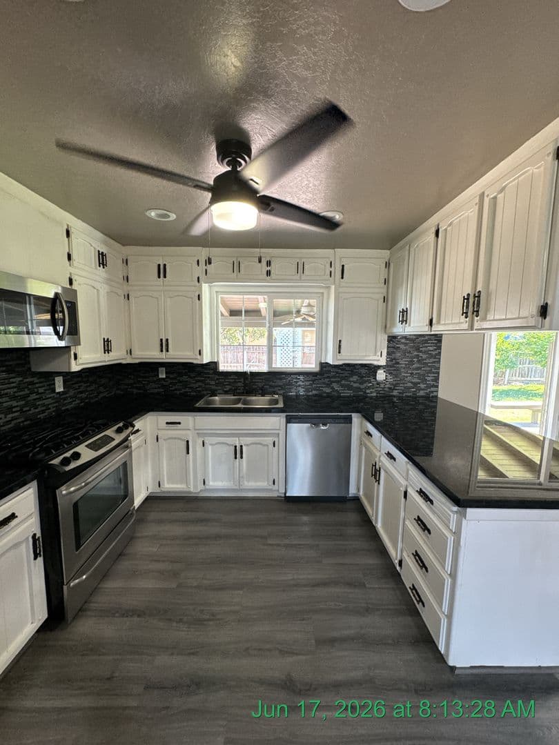 Visalia House: 2601 S Kloth Dr