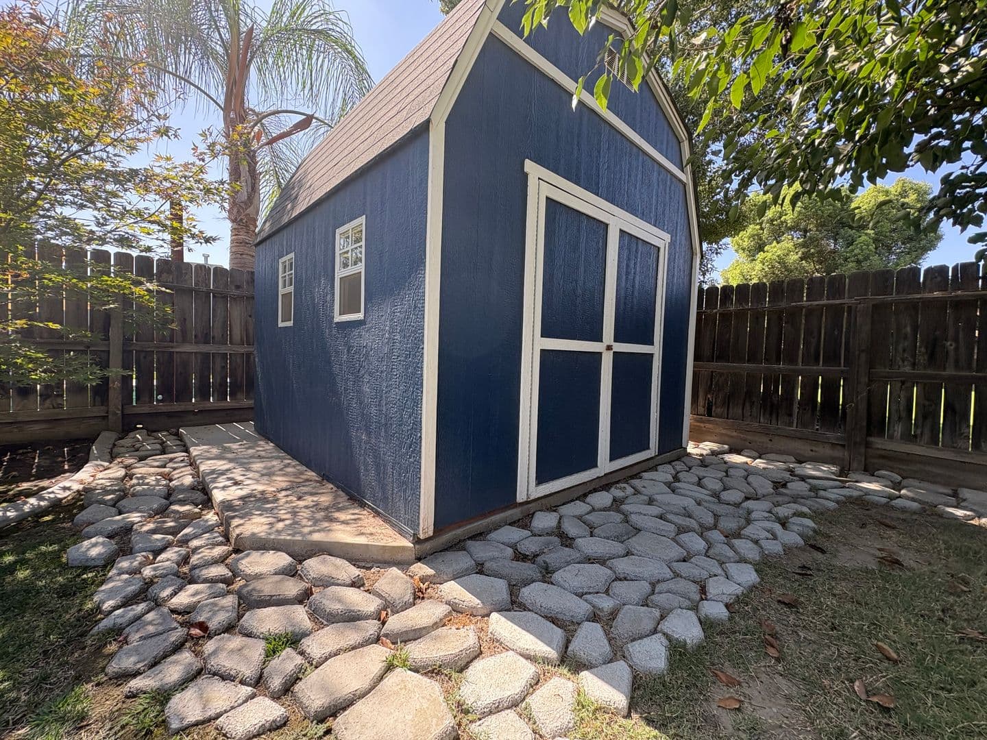Visalia House: 2643 West Oakridge Ave