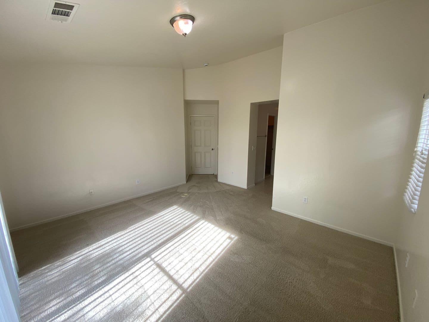 Visalia House: 1025 West Reese Ct