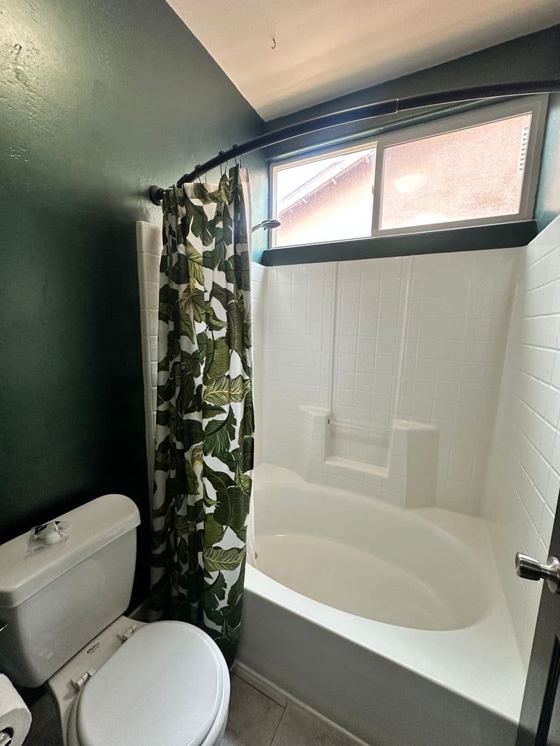 Farmersville House: 421 W. Trinta St