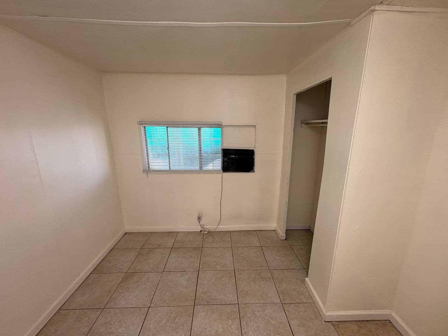 Dinuba Apartment: 581 East Yale Ave