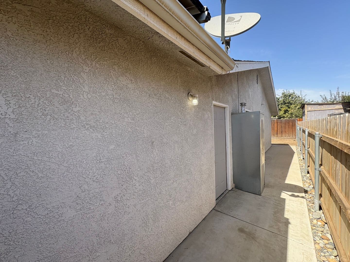 Visalia House: 744 West Buena Vista Ave