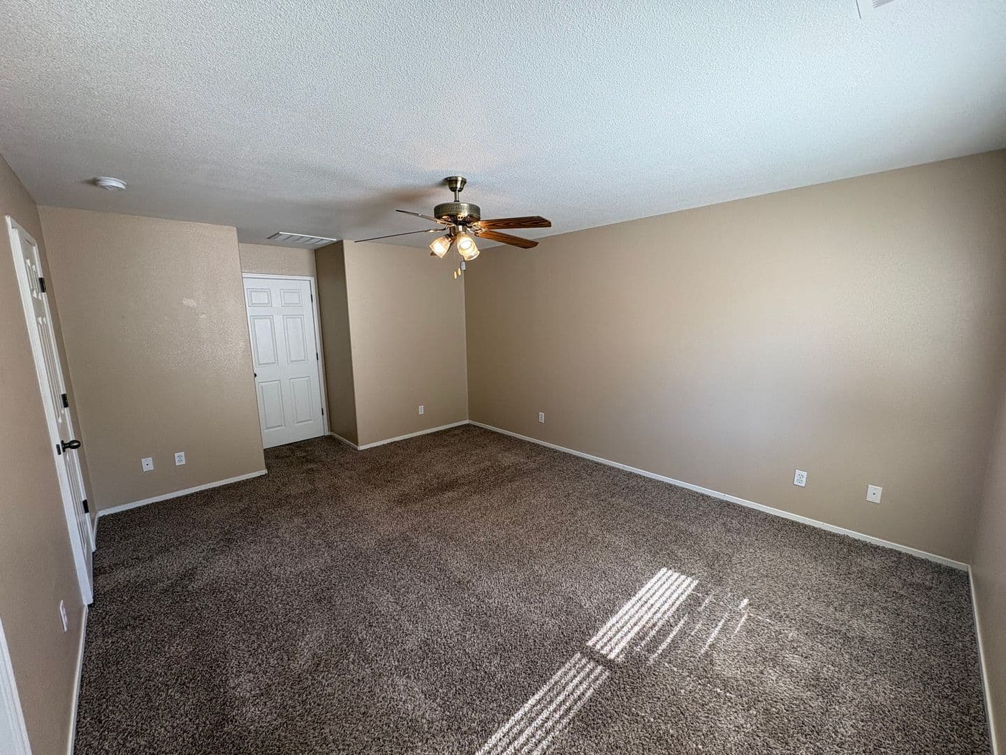 Visalia House: 2967 West Jerome Ave