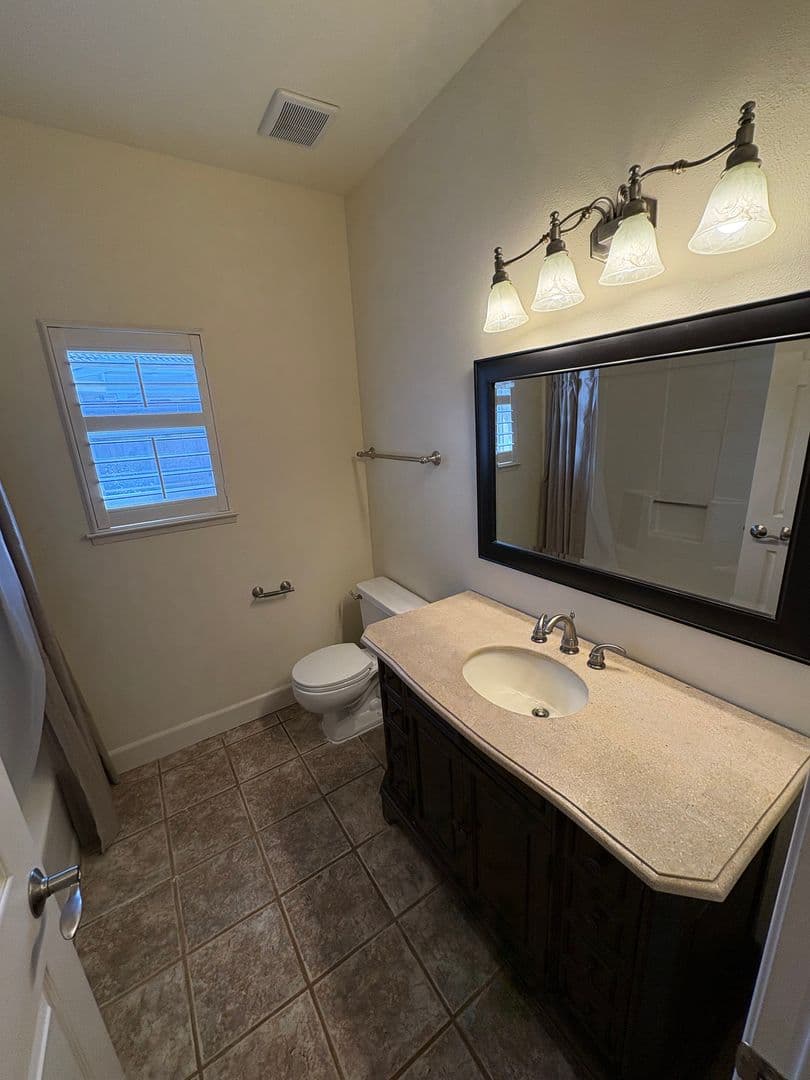 Hanford House: 540 West Birch Ct