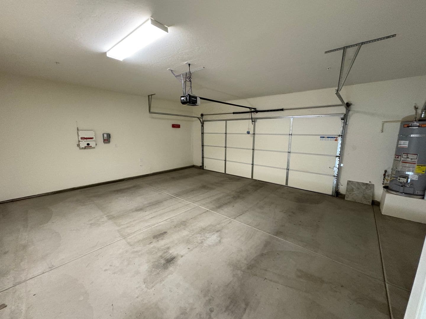 Visalia House: 3208 North Rova Ct