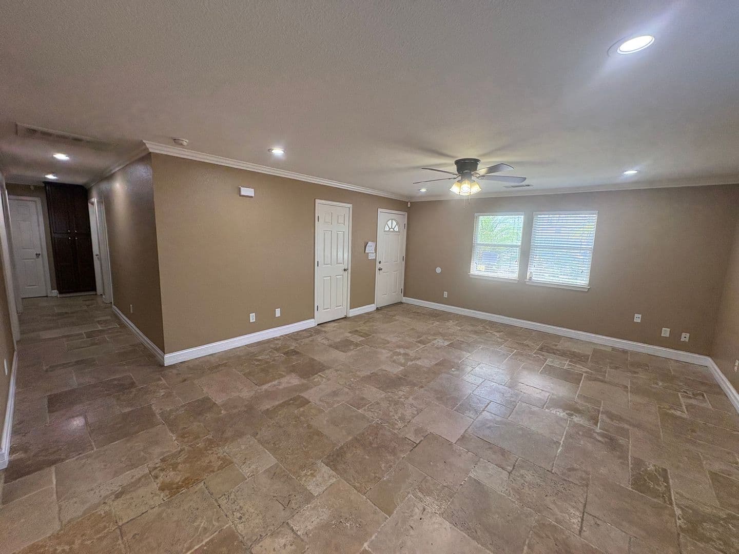 Visalia House: 744 West Buena Vista Ave