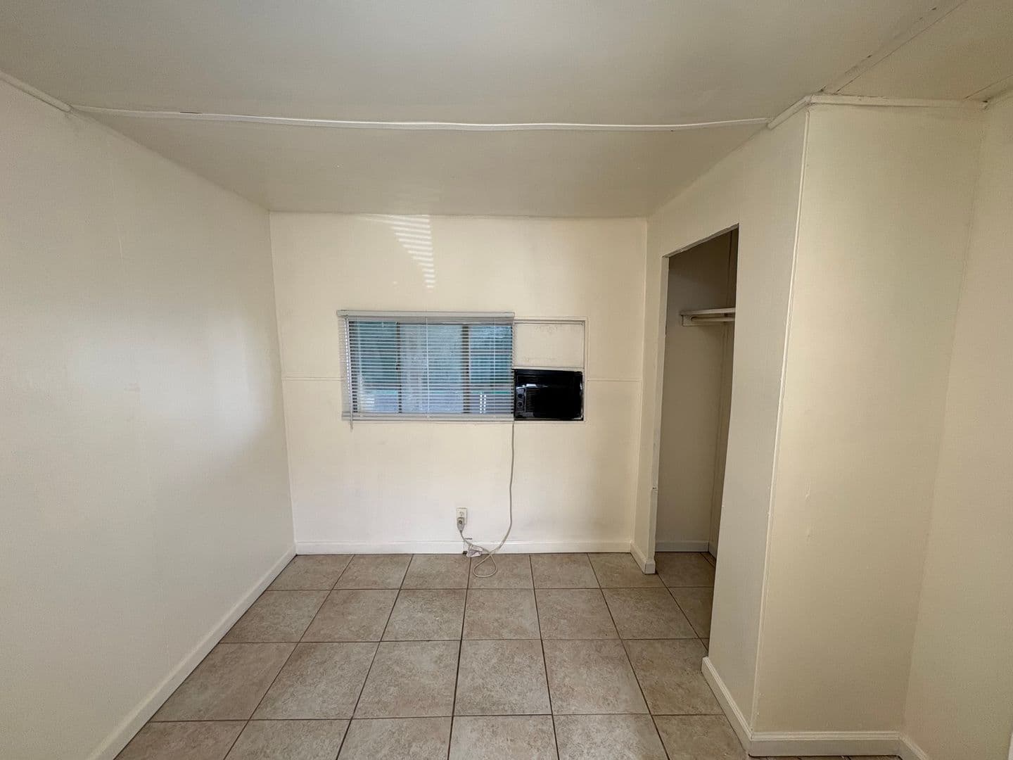 Dinuba Apartment: 581 East Yale Ave