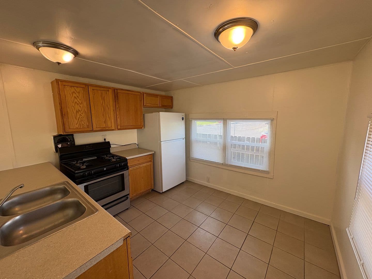 Dinuba Apartment: 581 East Yale Ave
