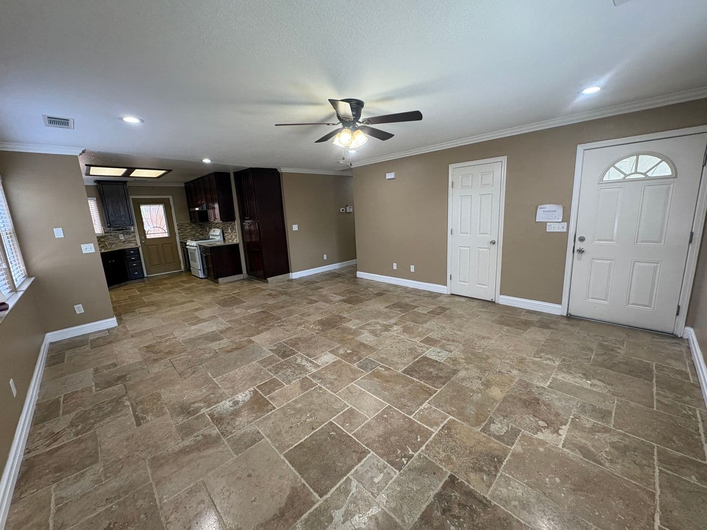 Visalia House: 744 West Buena Vista Ave