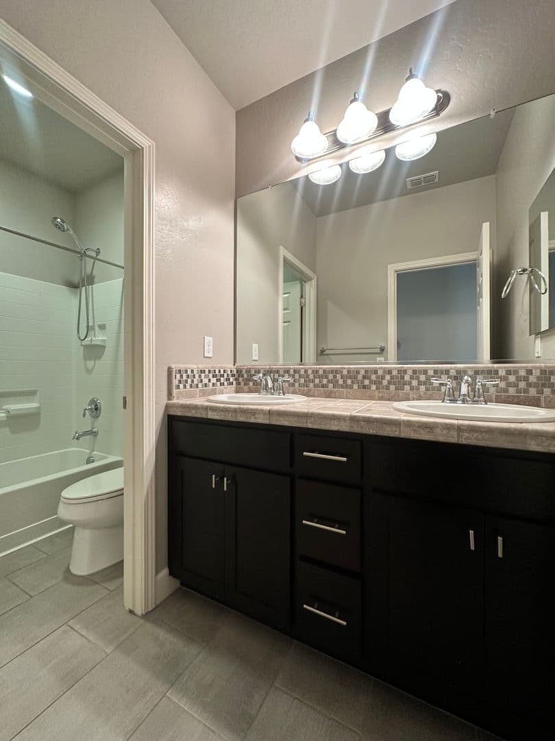 Visalia House: 2001 W Flagstaff Ave