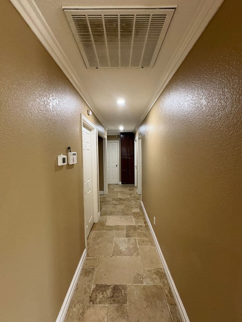 Visalia House: 744 West Buena Vista Ave