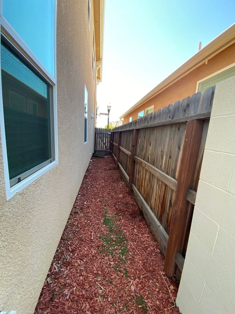 Clovis House: 3461 Alcove Way