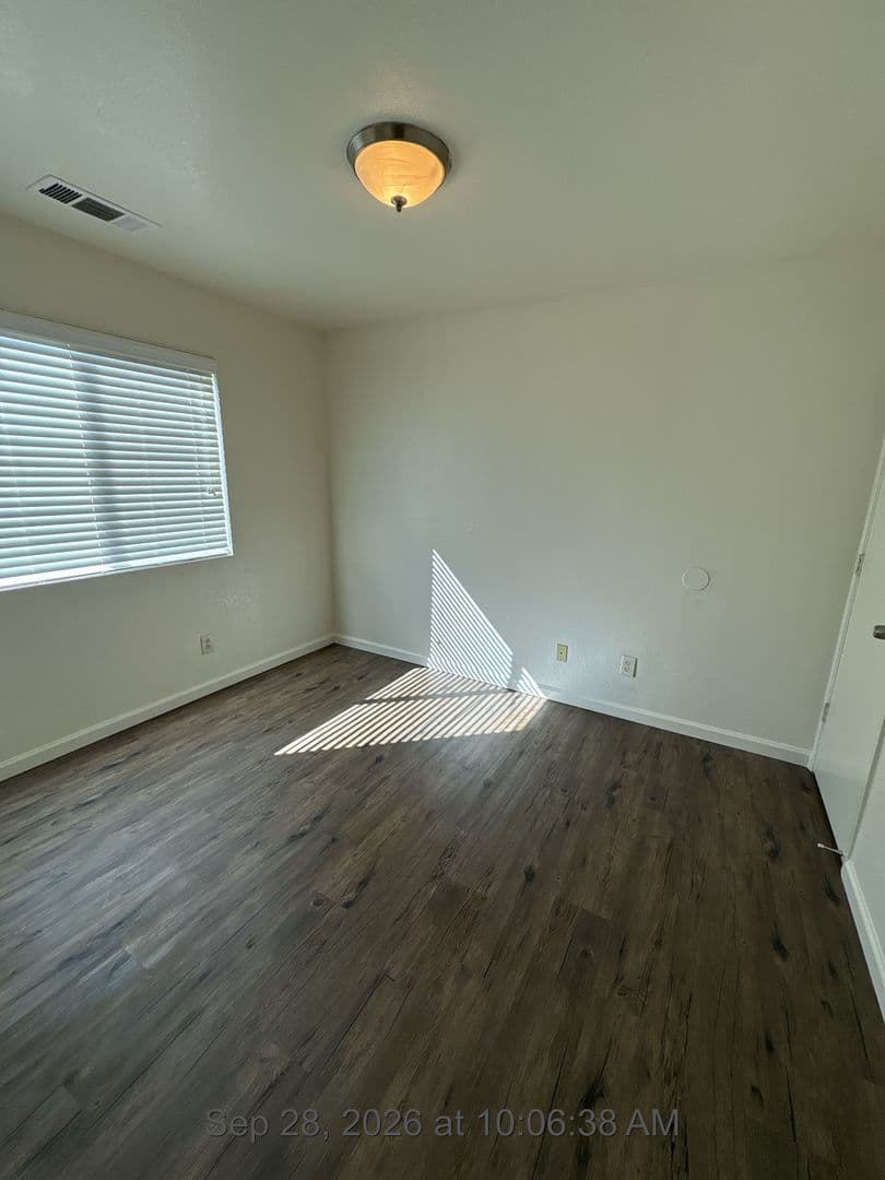 Tulare Apartment: 103-115 West Sonora Avenue