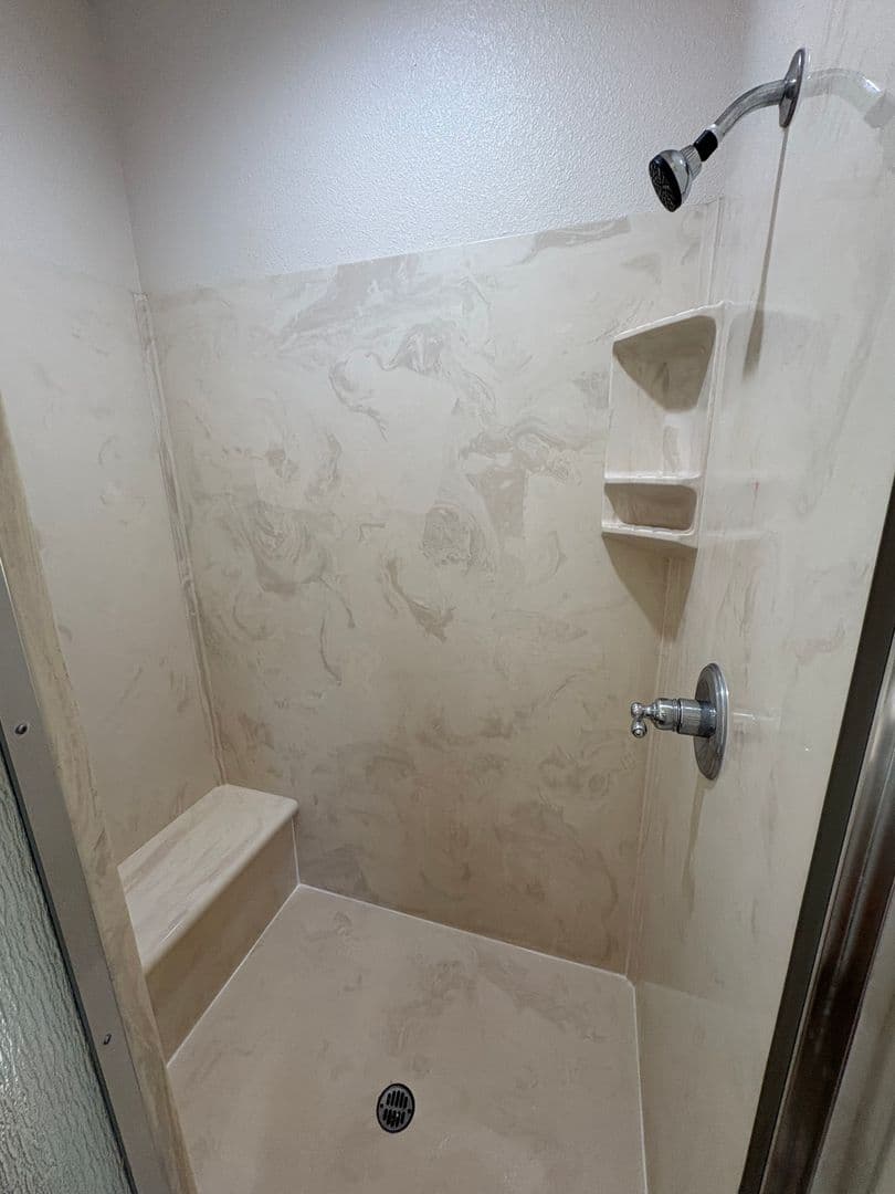 Visalia House: 2643 West Oakridge Ave