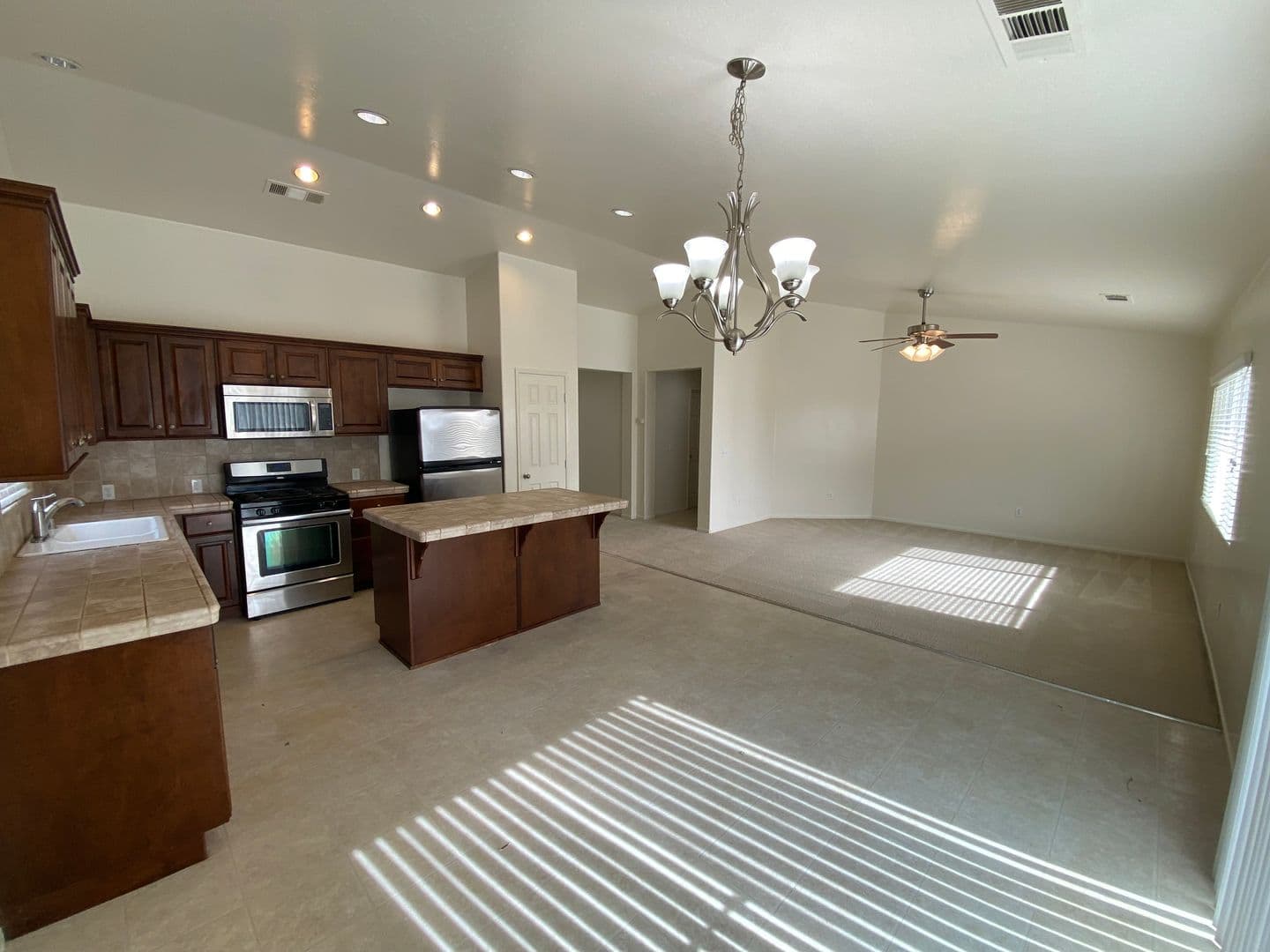 Visalia House: 1025 West Reese Ct
