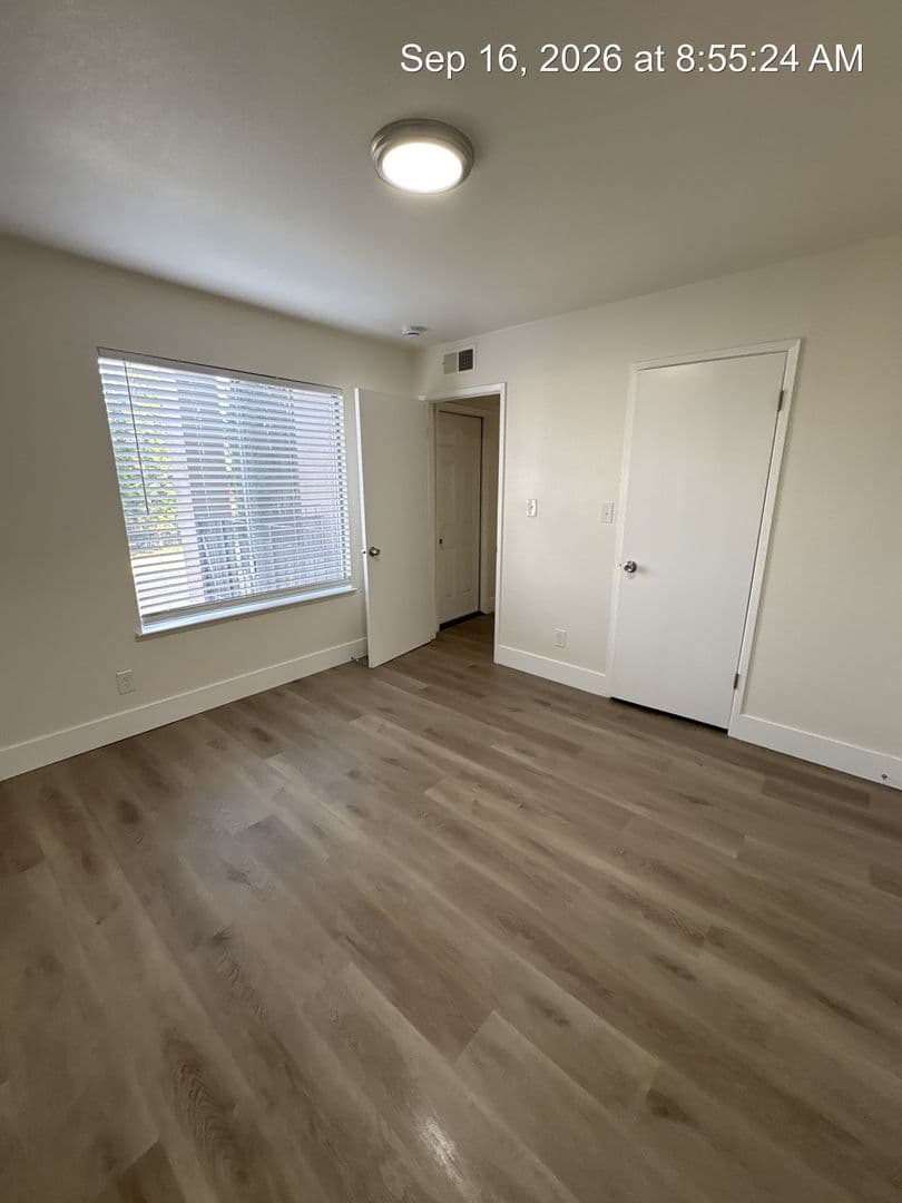 Visalia Apartment: 3549 W Campus Ave -8