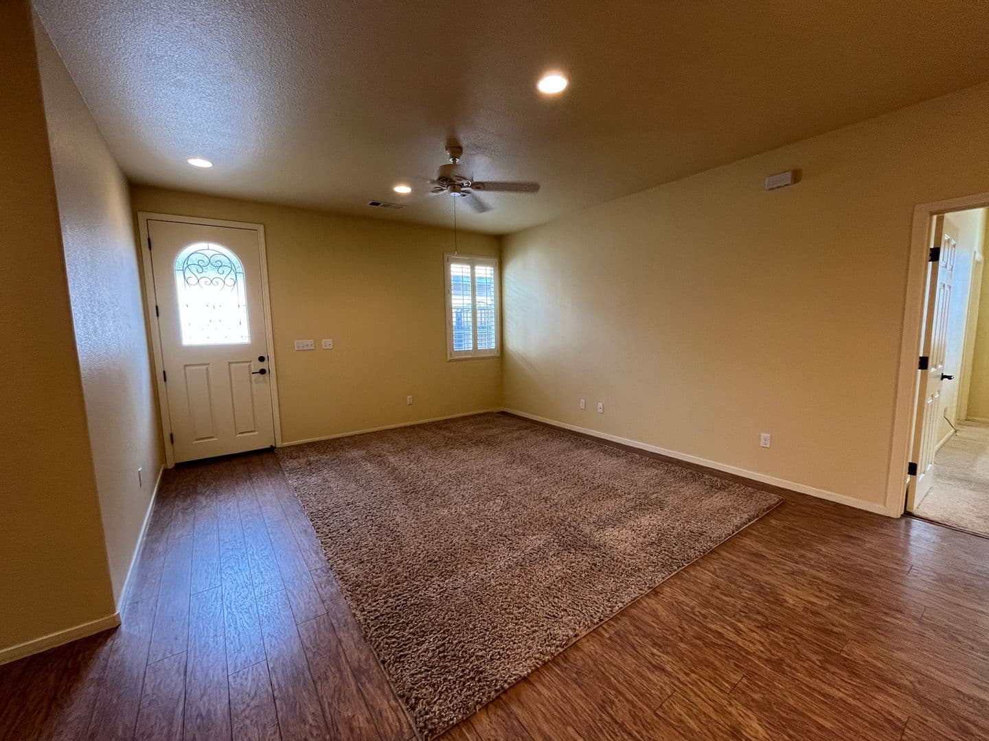 Porterville House: 2139 W Clare Ave