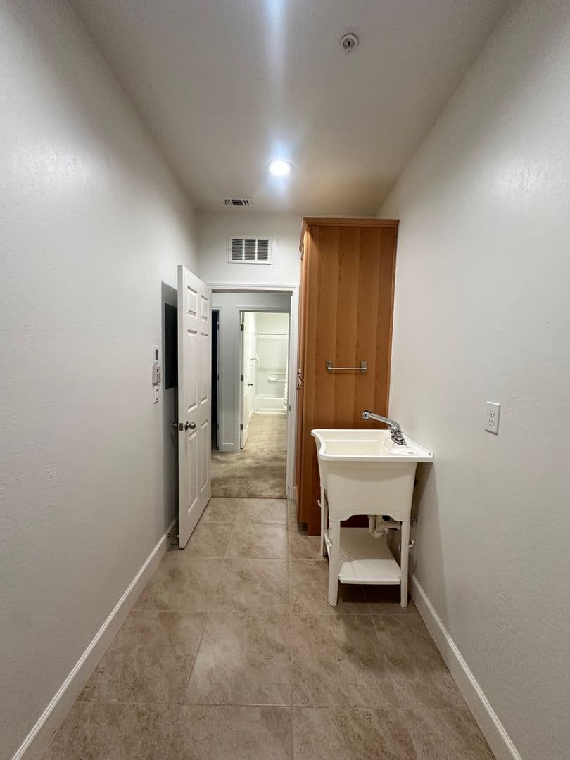Visalia House: 3215 S Meadowbrook St