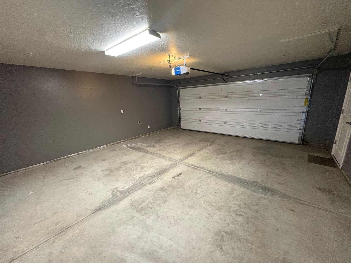 Visalia House: 2113 North Highland Street