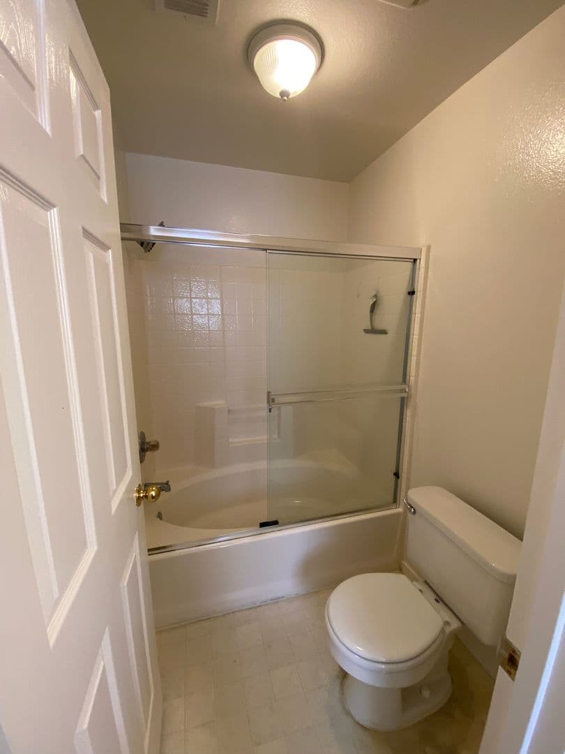 Visalia House: 3848 East Oak Avenue