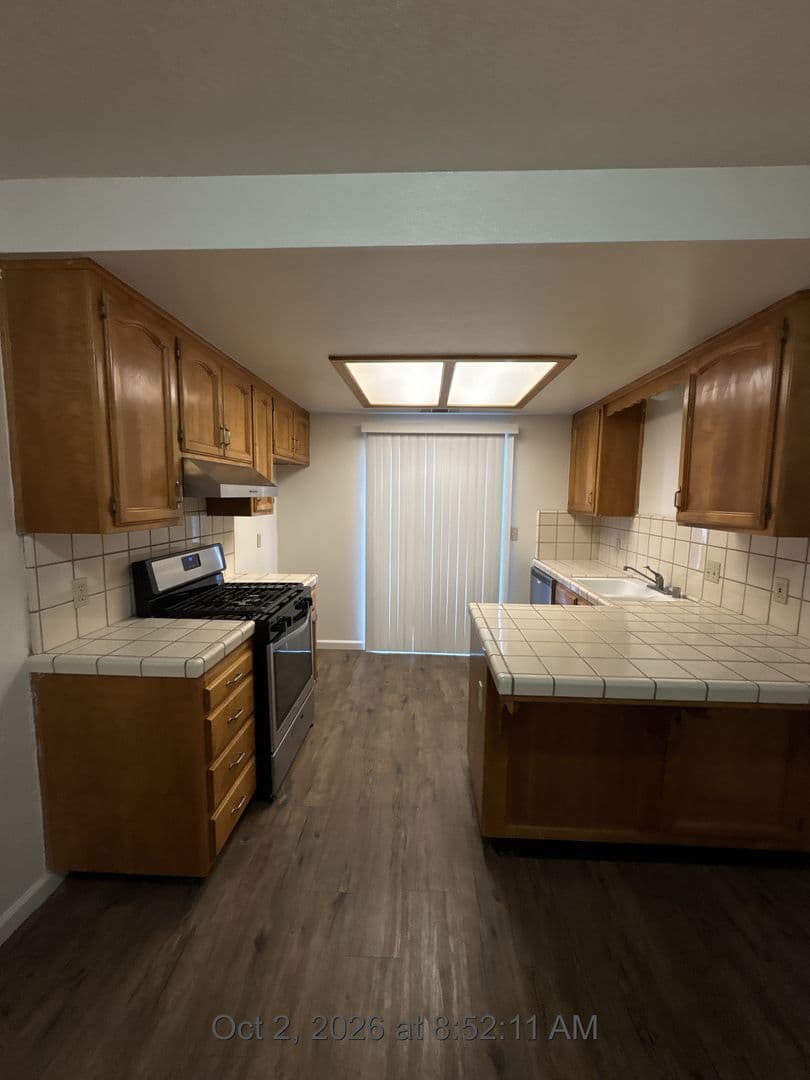 Visalia Apartment: 1324-1330 South Rossmoor