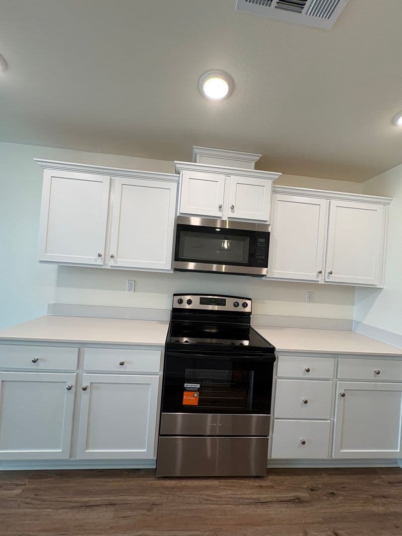 Visalia House: 30643 Marigold Road