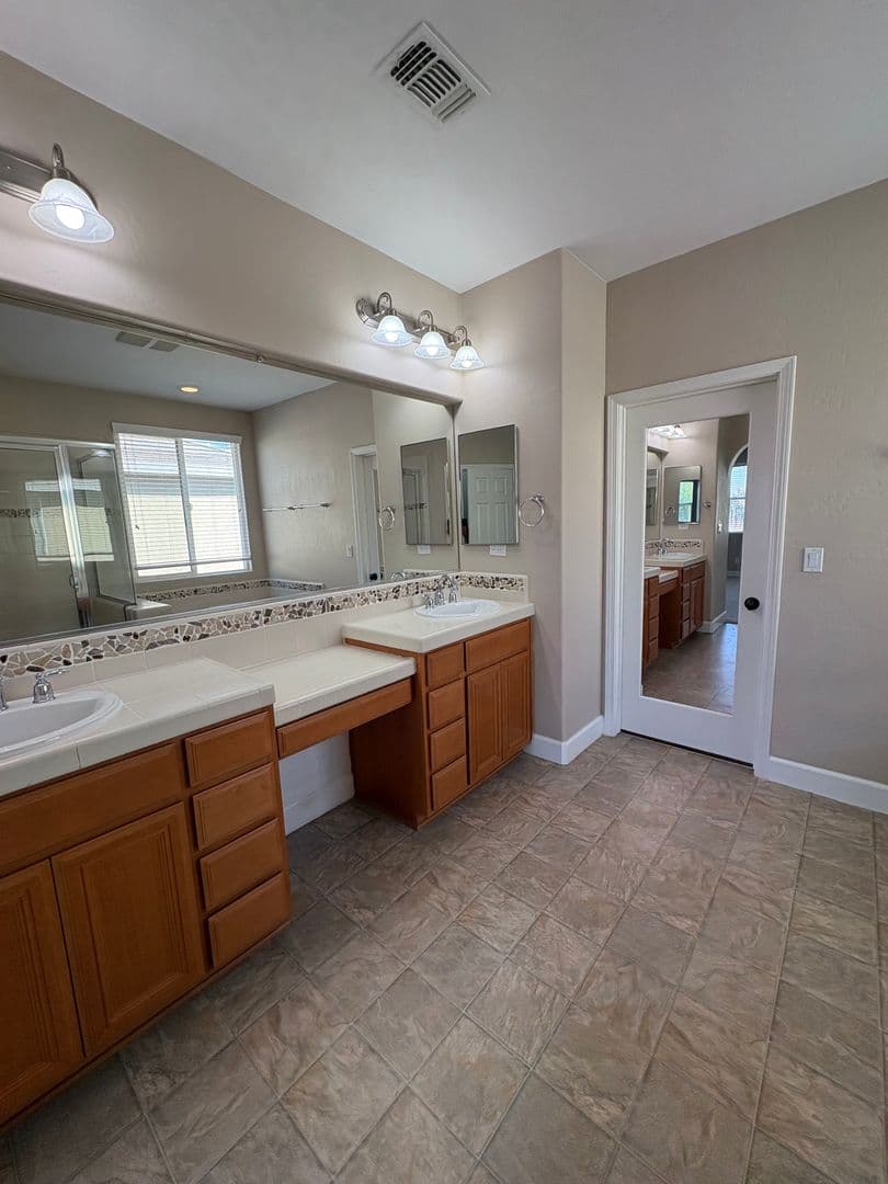 Visalia House: 3116 W Buena Vista