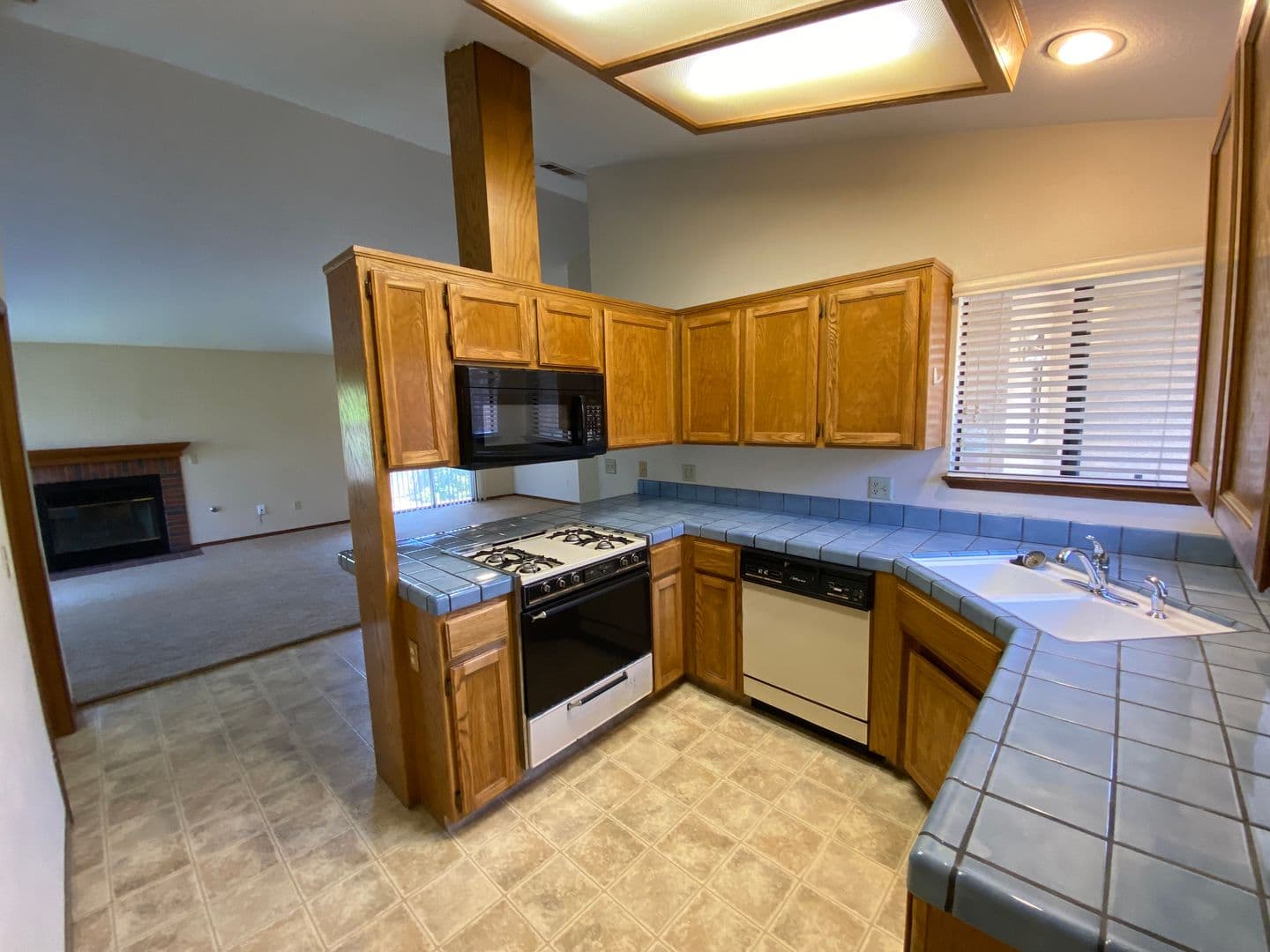 Visalia House: 1348 East Ferguson Court
