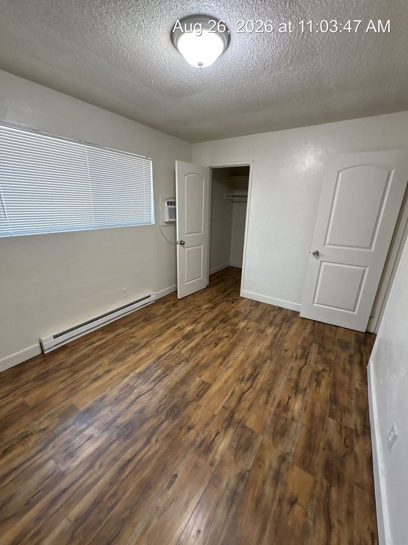 Tulare Apartment: 340-352 S Blackstone St