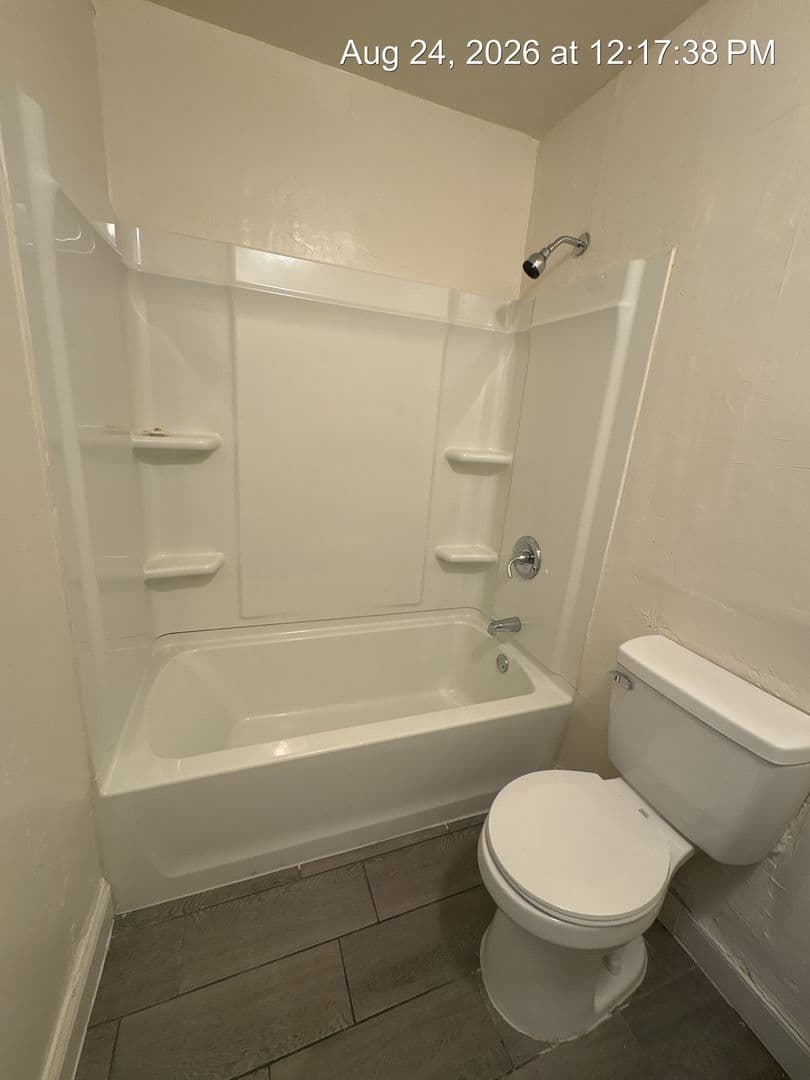 Tulare Apartment: 340-352 S Blackstone St
