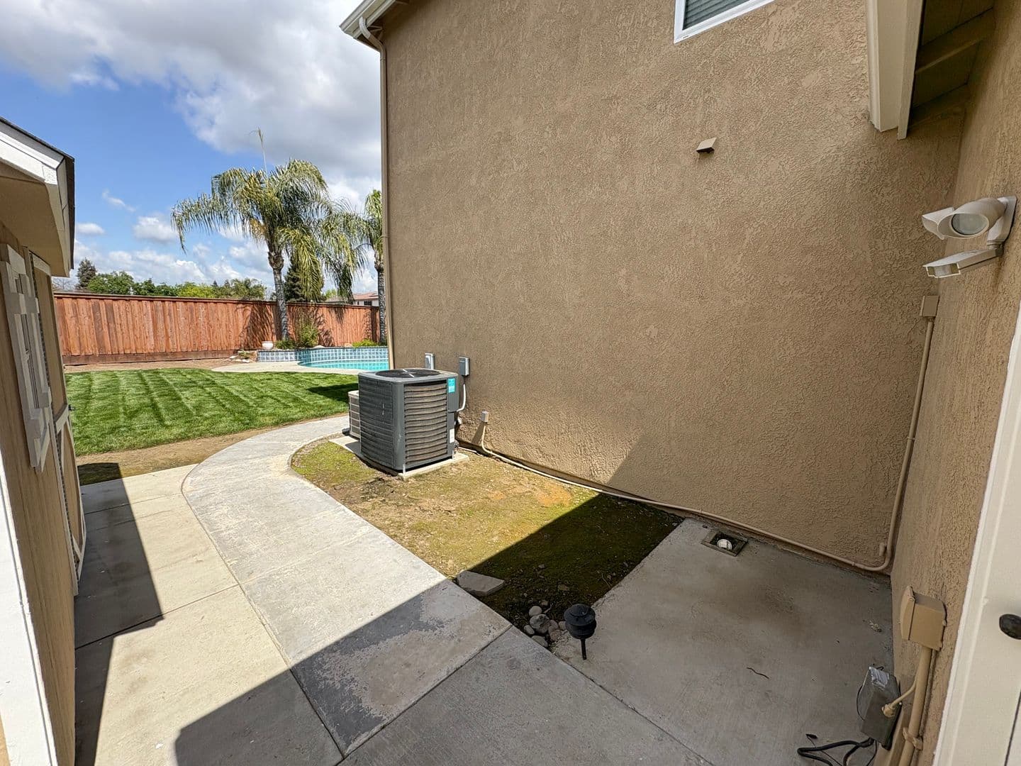 Visalia House: 5928 West Whitley Ave